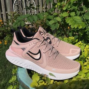 nike legend react rose